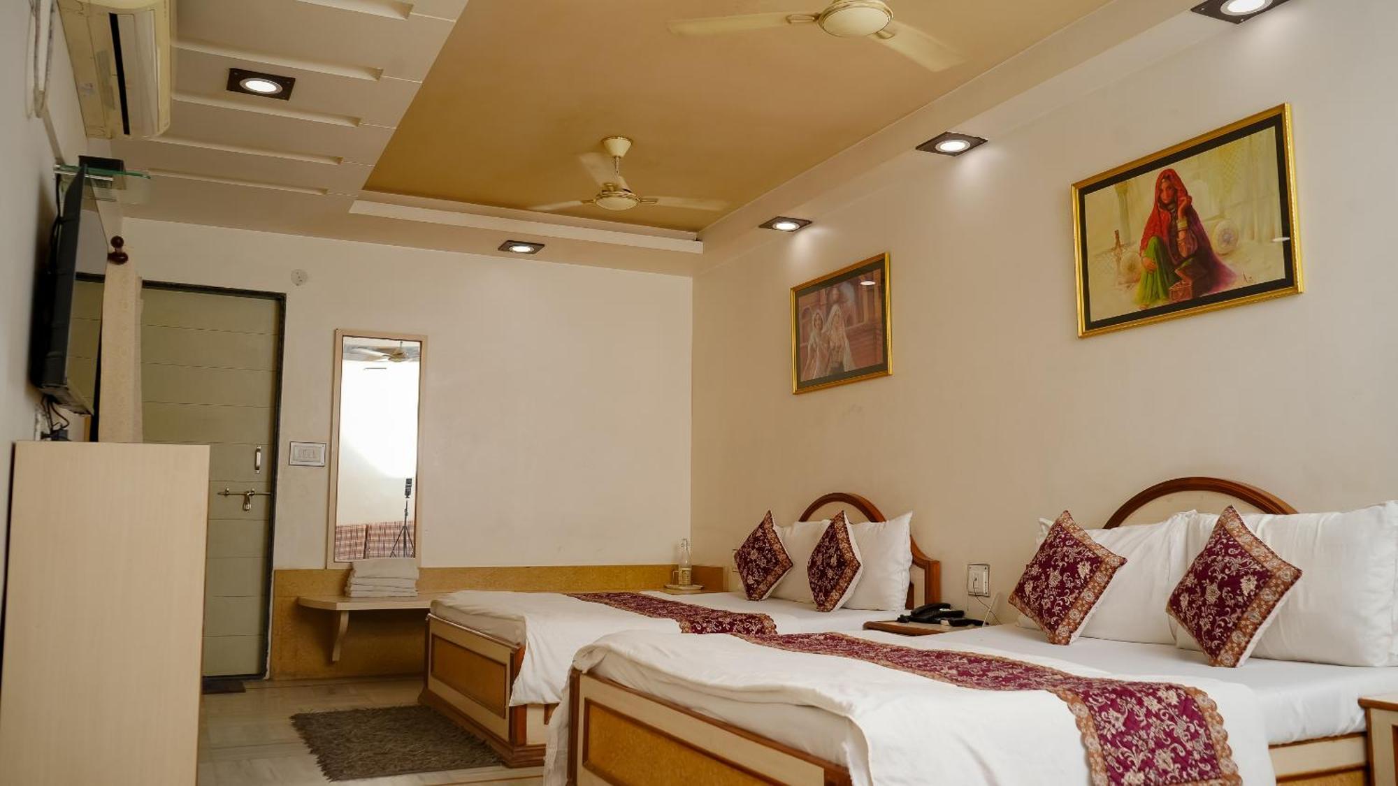 Hotel Ruby Jaipur Bagian luar foto