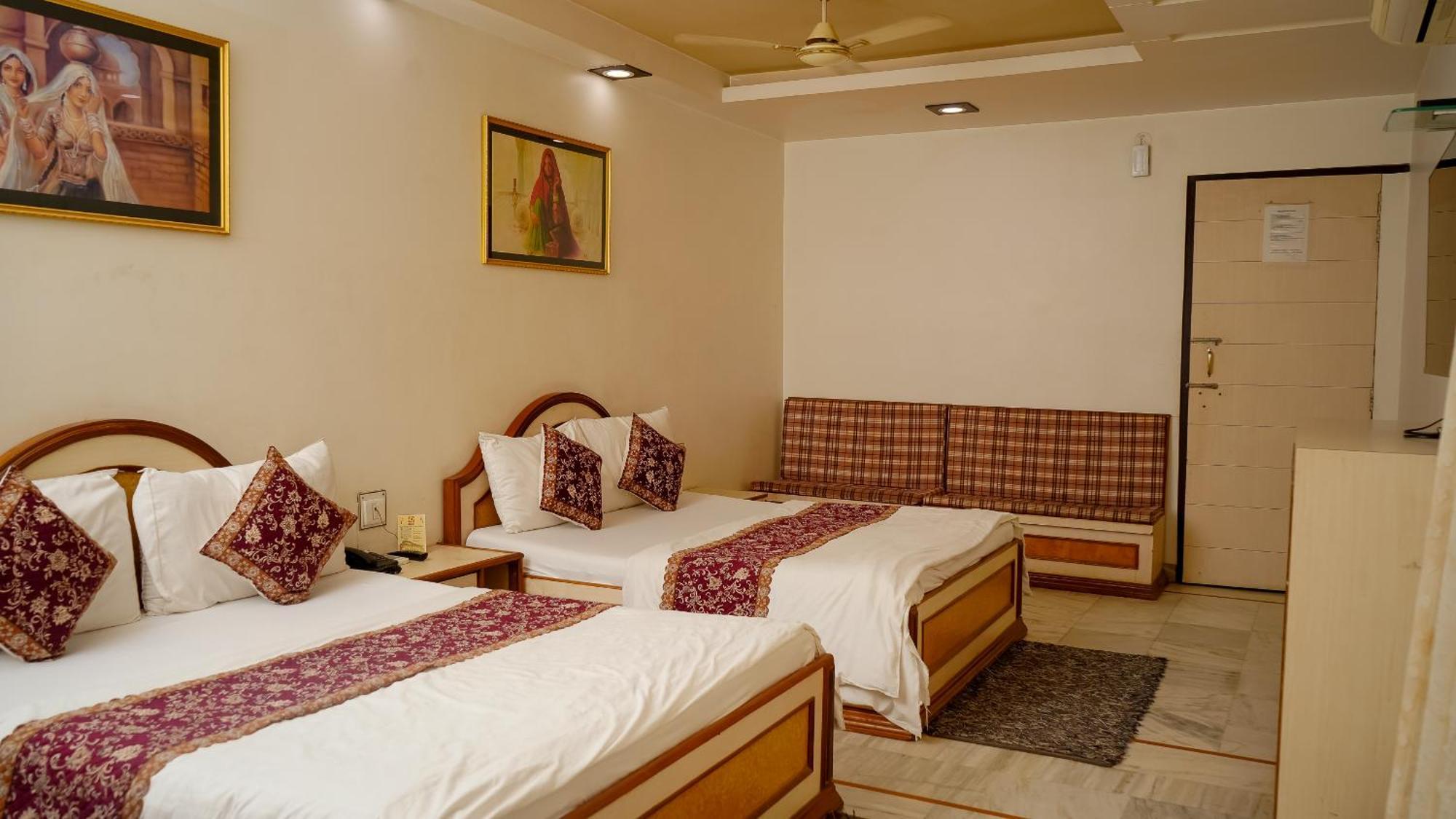 Hotel Ruby Jaipur Bagian luar foto